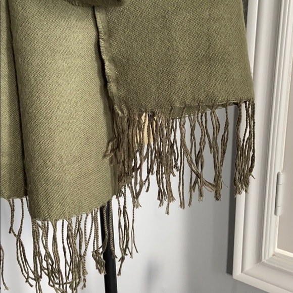❤️ARMY GREEN SCARF❤️ - Picture 2 of 5